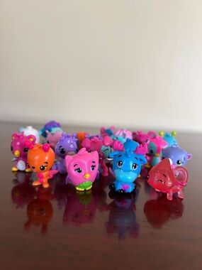 Hatchimals Colleggtibles Season 2, 19 figures, 4 rare and 1 ultra rare